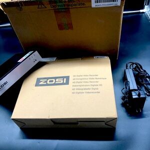 ZOSI 4AK-1062B-BS-US Indoor/Outdoor Security Camera System with recording box